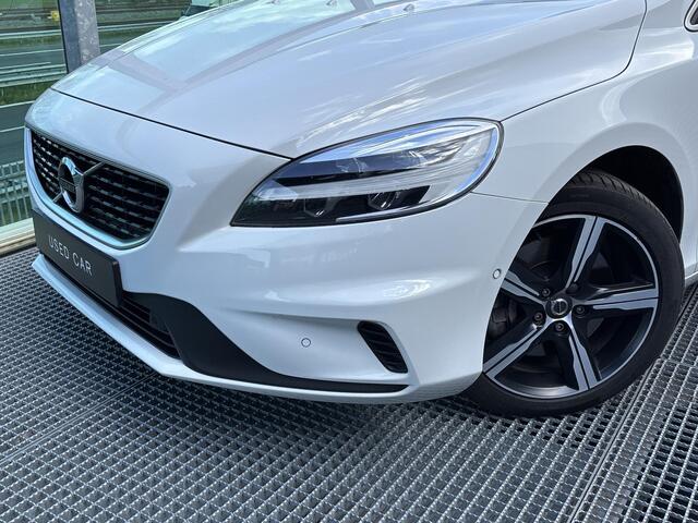 Volvo V40 1.5 T3 Polar+ Sport Automaat, R-design, Panoramadak, Trekhaak, Extra getinte ramen vanaf B-stijl, Harman Kardon audio. Stoelverwarming, Park assist