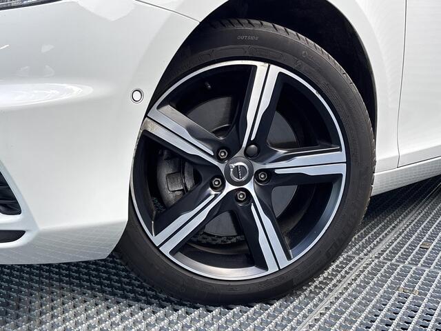 Volvo V40 1.5 T3 Polar+ Sport Automaat, R-design, Panoramadak, Trekhaak, Extra getinte ramen vanaf B-stijl, Harman Kardon audio. Stoelverwarming, Park assist