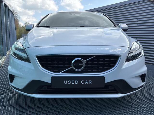 Volvo V40 1.5 T3 Polar+ Sport Automaat, R-design, Panoramadak, Trekhaak, Extra getinte ramen vanaf B-stijl, Harman Kardon audio. Stoelverwarming, Park assist