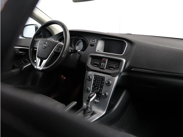 Volvo V40 T2 Automaat Nordic+ / Standkachel / Unieke km stand!
