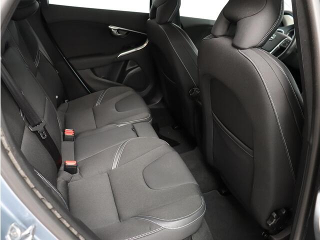 Volvo V40 T2 Automaat Nordic+ / Standkachel / Unieke km stand!