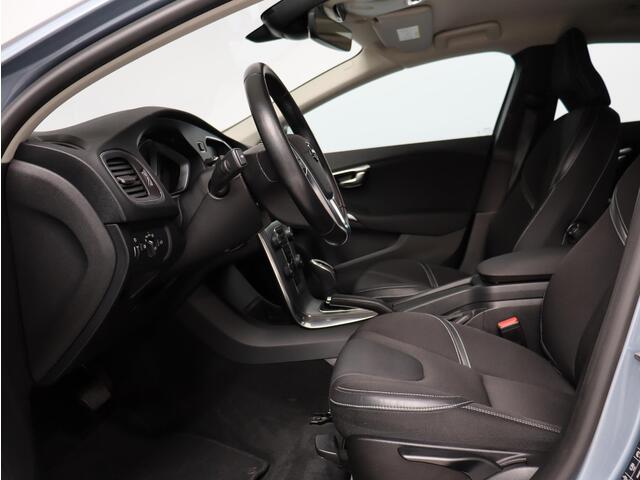 Volvo V40 T2 Automaat Nordic+ / Standkachel / Unieke km stand!