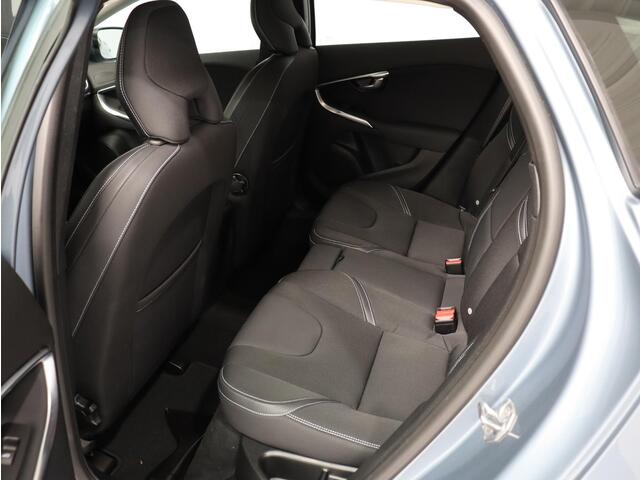 Volvo V40 T2 Automaat Nordic+ / Standkachel / Unieke km stand!