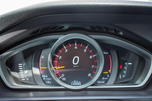 Volvo V40 2.0 T4 Business Sport R-Design Pano-Stankachel-Led-Leer-Camera-