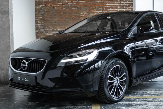 Volvo V40 T2 Automaat Momentum | Stoelverwarming | Parkeersensoren voor + achter | High performance audio | Navigatie systeem | Climate control | Parkeercamera | Dealeronderhouden | Verwarmbare voorruit |