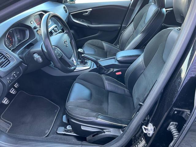 Volvo V40 T4 190pk R-Design | Navi | Stoelverwarming | Park Assist | High Performance Audio | Cruise Control | Bluetooth | 17" LM | Dealer Onderhouden