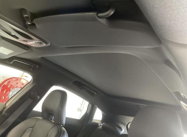 Volvo V40 2.0 T4 Business Sport | Standkachel | Panoramadak | Stoelverwarming | DAB | Lederen bekleding | Getint glas | Parkeercamera | Parkeersensoren V+A |
