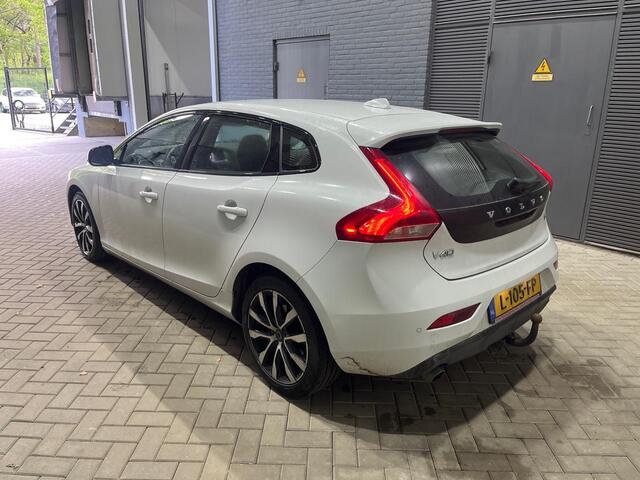 Volvo V40 2.0 T3 | Camera | Stoelverwarming | Trekhaak | 17 Inch | Cruise Control