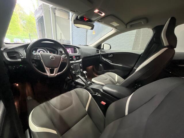 Volvo V40 2.0 T3 | Camera | Stoelverwarming | Trekhaak | 17 Inch | Cruise Control
