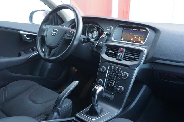 Volvo V40 2.0 D2 Momentum | Cruise Control | Navigatie | LM |