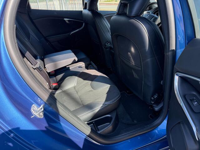 Volvo V40 2.0 D3 150 pk Geartronic R-Design
