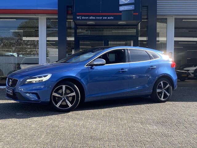 Volvo V40 1.5 T3 Polar+ Sport / Automaat / NL-Auto / Dealer-Onderhouden / 152 PK / Cruise-Control / Climate-Control / Standkachel / Panodak / Keyless / R-Design / Half-Leder & Half-Alcantara / Stoelverwarming / DAB Radio-Bluetooth / Harman-Kardon Audio / LED / PDC 