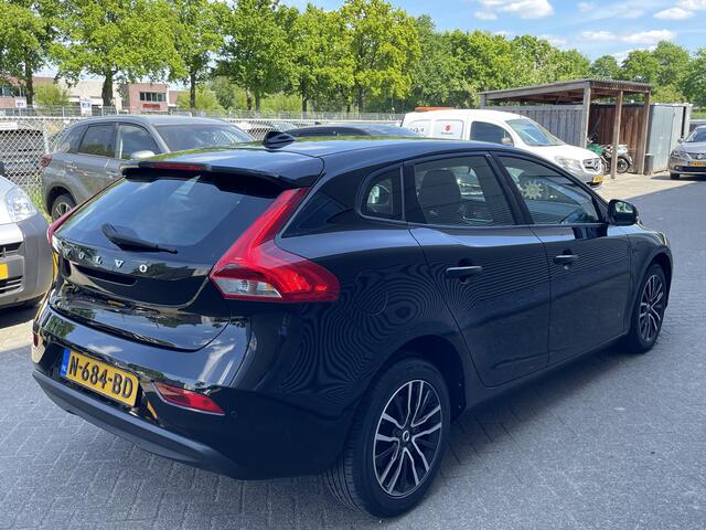 Volvo V40 2.0 T2 Momentum | Airco | Cruise control | info : Jeroen van Erp 0492-588980