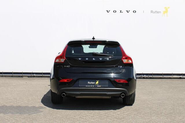 Volvo V40 T3 152PK Automaat Dynamic Edition Dealer onderhouden / Zwarte hemel / Standkachel / Navigatie / 17" lichtmetalen velgen / Cruise Control /