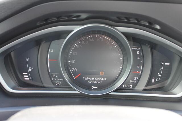 Volvo V40 T3 152PK Automaat Dynamic Edition Dealer onderhouden / Zwarte hemel / Standkachel / Navigatie / 17" lichtmetalen velgen / Cruise Control /