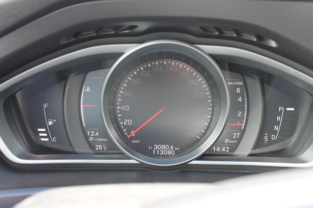 Volvo V40 T3 152PK Automaat Dynamic Edition Dealer onderhouden / Zwarte hemel / Standkachel / Navigatie / 17" lichtmetalen velgen / Cruise Control /