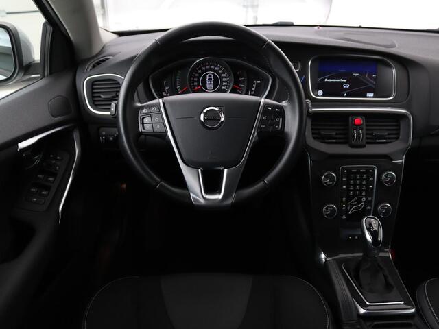 Volvo V40 2.0 D2 Momentum | Automaat | Full LED | Harman/Kardon | Trekhaak | Navigatie | Climate control | Cruise control | Parkeerhulp