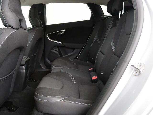 Volvo V40 2.0 D2 Momentum | Automaat | Full LED | Harman/Kardon | Trekhaak | Navigatie | Climate control | Cruise control | Parkeerhulp
