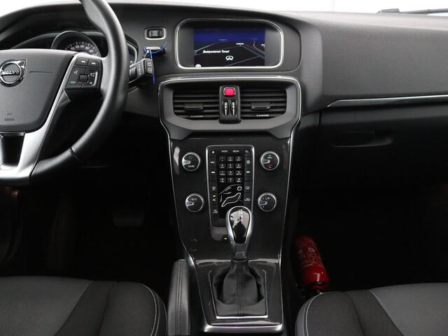 Volvo V40 2.0 D2 Momentum | Automaat | Full LED | Harman/Kardon | Trekhaak | Navigatie | Climate control | Cruise control | Parkeerhulp
