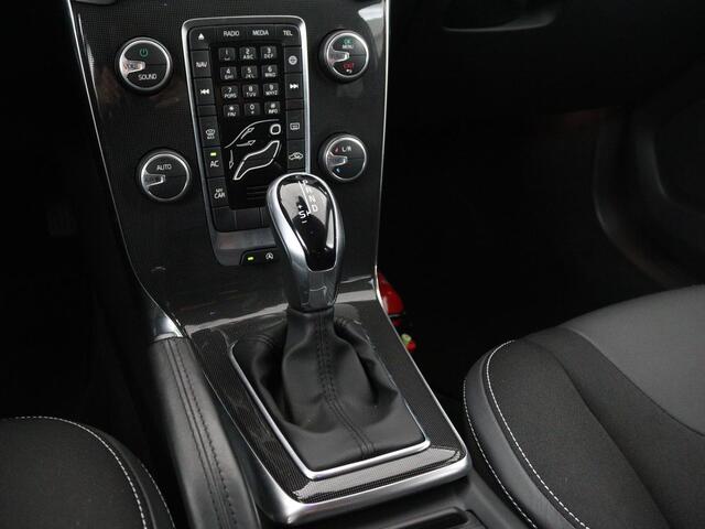 Volvo V40 2.0 D2 Momentum | Automaat | Full LED | Harman/Kardon | Trekhaak | Navigatie | Climate control | Cruise control | Parkeerhulp
