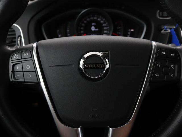 Volvo V40 2.0 D2 Momentum | Automaat | Full LED | Harman/Kardon | Trekhaak | Navigatie | Climate control | Cruise control | Parkeerhulp