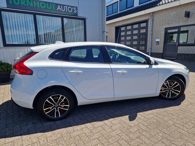 Volvo V40 1.5 T2 Edition+ Automaat | Stoel verwarming | Cruise control
