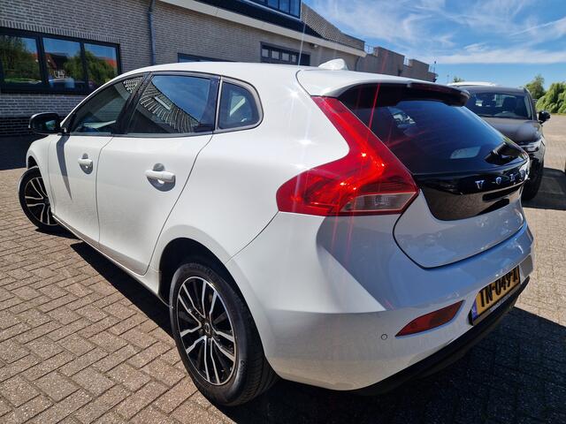 Volvo V40 1.5 T2 Edition+ Automaat | Stoel verwarming | Cruise control