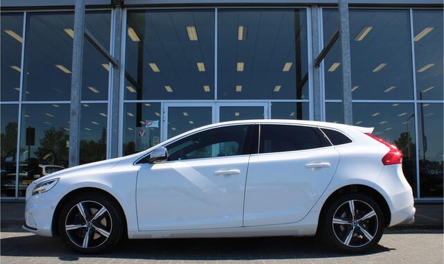 Volvo V40 T3 Automaat Polar+ Sport | Verw. Voorstoelen | Panoramadak | Keyless | DAB
