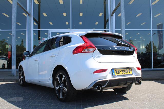Volvo V40 T3 Automaat Polar+ Sport | Verw. Voorstoelen | Panoramadak | Keyless | DAB