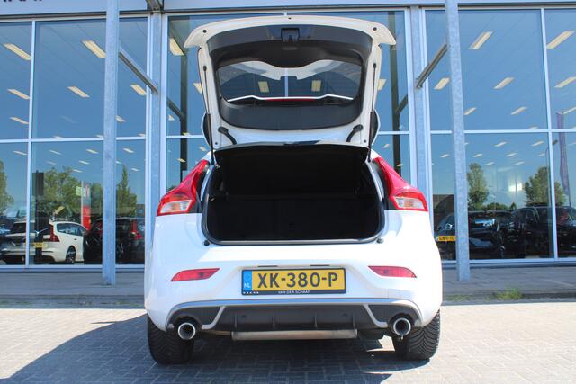 Volvo V40 T3 Automaat Polar+ Sport | Verw. Voorstoelen | Panoramadak | Keyless | DAB