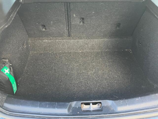 Volvo V40 1.5 T2 Polar+ AUTOMAAT LED DAB STOELVERWARMING
