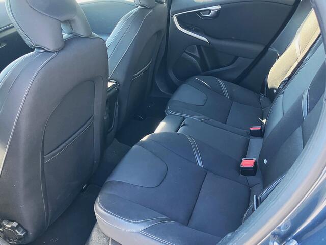 Volvo V40 1.5 T2 Polar+ AUTOMAAT LED DAB STOELVERWARMING