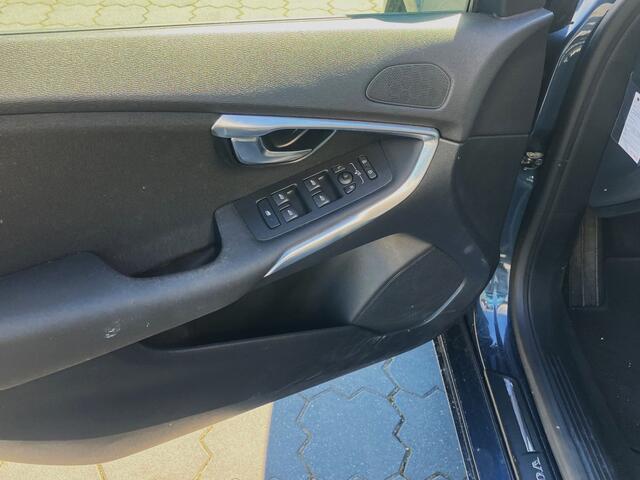 Volvo V40 1.5 T2 Polar+ AUTOMAAT LED DAB STOELVERWARMING