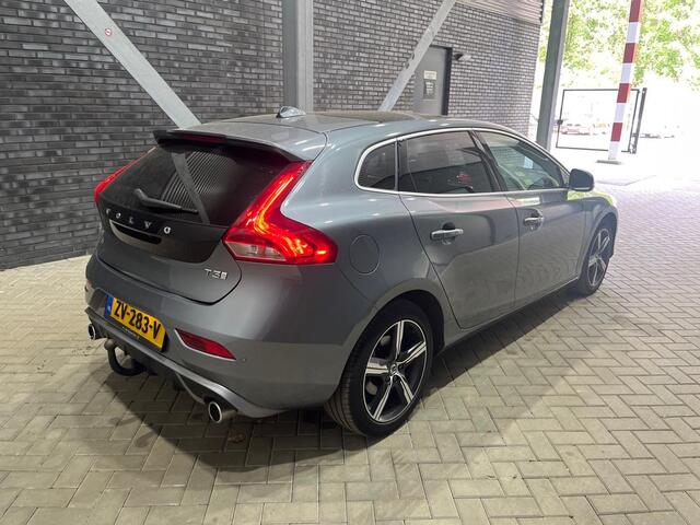 Volvo V40 1.5 T3 Polar+ Sport | Automaat | Panoramadak | harman/kardon | Trekhaak | Vol-Leder | Camera