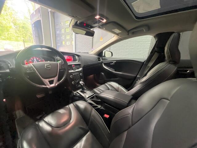 Volvo V40 1.5 T3 Polar+ Sport | Automaat | Panoramadak | harman/kardon | Trekhaak | Vol-Leder | Camera