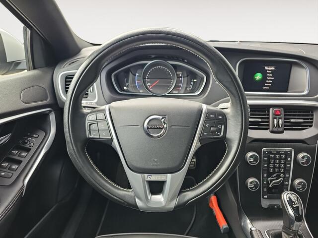 Volvo V40 1.5 T3 Polar+ Sport | Trekhaak | Harman/Kardon Audio | Achteruitrijcamera | Panoramadak |
