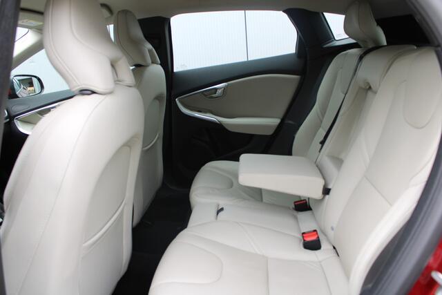 Volvo V40 T2 122PK Nordic+ | Leder | Standkachel | Stoelverwarming
