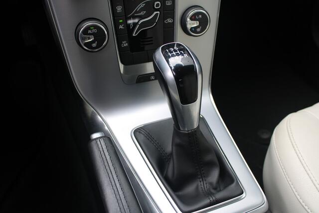 Volvo V40 T2 122PK Nordic+ | Leder | Standkachel | Stoelverwarming
