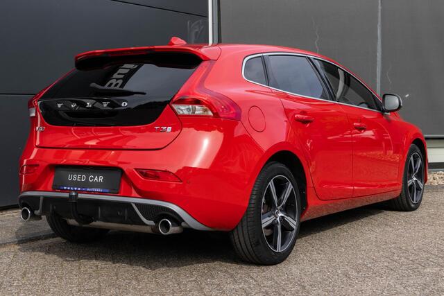 Volvo V40 T3 Automaat Polar+ Sport |Panoramadak|Premium Audio| DAB| Alarmklasse 3| Key less Entry| Park Assist voor en Achter| Parkeer Camera| Trekhaak| Verwarmbare Voorstoelen| Verwarmbare Voorruit.