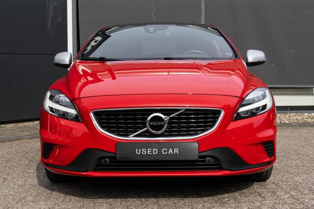 Volvo V40 T3 Automaat Polar+ Sport |Panoramadak|Premium Audio| DAB| Alarmklasse 3| Key less Entry| Park Assist voor en Achter| Parkeer Camera| Trekhaak| Verwarmbare Voorstoelen| Verwarmbare Voorruit.
