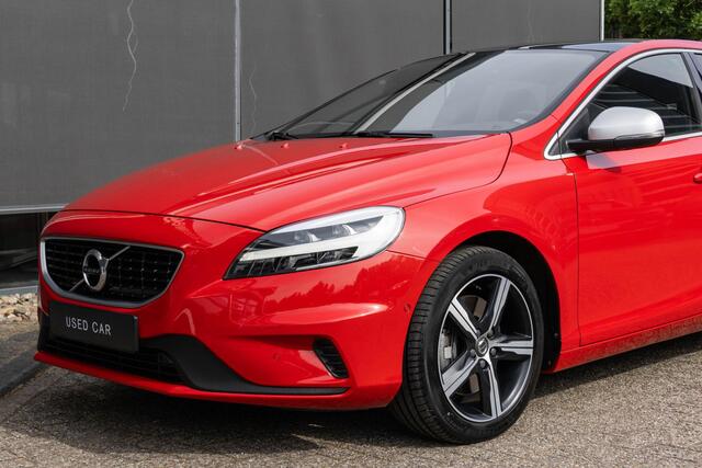 Volvo V40 T3 Automaat Polar+ Sport |Panoramadak|Premium Audio| DAB| Alarmklasse 3| Key less Entry| Park Assist voor en Achter| Parkeer Camera| Trekhaak| Verwarmbare Voorstoelen| Verwarmbare Voorruit.