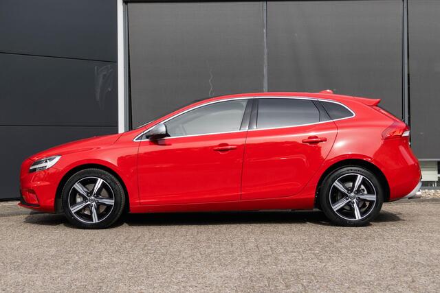 Volvo V40 T3 Automaat Polar+ Sport |Panoramadak|Premium Audio| DAB| Alarmklasse 3| Key less Entry| Park Assist voor en Achter| Parkeer Camera| Trekhaak| Verwarmbare Voorstoelen| Verwarmbare Voorruit.