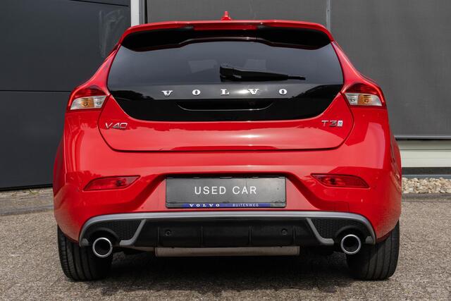 Volvo V40 T3 Automaat Polar+ Sport |Panoramadak|Premium Audio| DAB| Alarmklasse 3| Key less Entry| Park Assist voor en Achter| Parkeer Camera| Trekhaak| Verwarmbare Voorstoelen| Verwarmbare Voorruit.