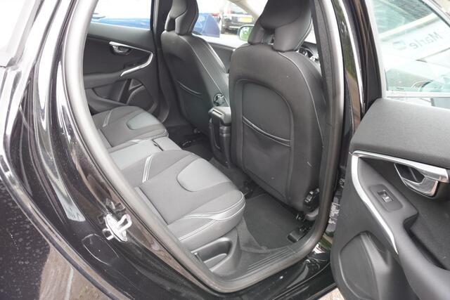 Volvo V40 2.0 T3 Momentum STOELVERWARMING NAVI CLIMA
