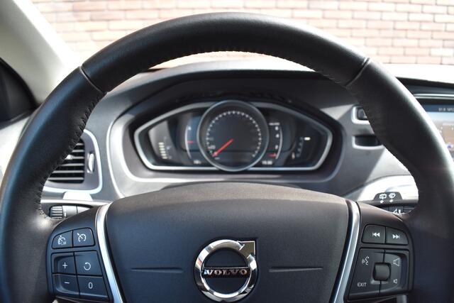 Volvo V40 T2 122PK Automaat Polar+