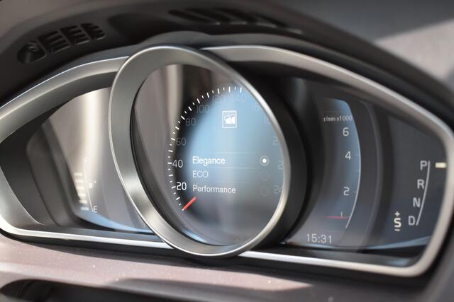 Volvo V40 T2 122PK Automaat Polar+