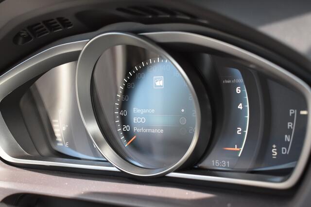 Volvo V40 T2 122PK Automaat Polar+