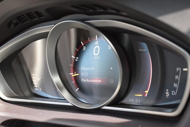 Volvo V40 T2 122PK Automaat Polar+