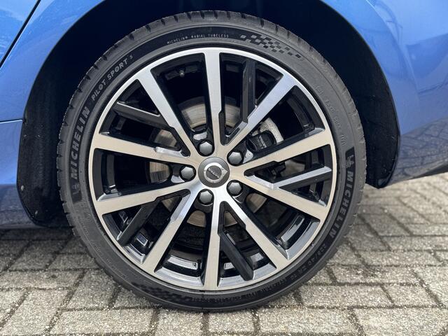 Volvo V40 1.5 T3 Automaat Polar+ Sport Standkachel | Panoramadak | Keyless Entry | Premium Sound