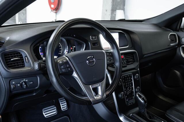 Volvo V40 T3 automaat Polar+ Sport | Panoramadak | Premium Audio | DAB | Parkeer Camera | Park Assist voor en achter | Alarmklasse 3 | Keyless entry